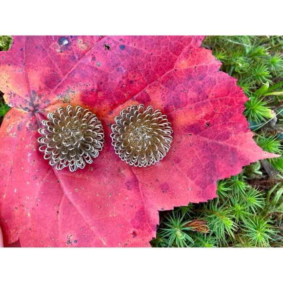 ๐3/$12 Vintage Goldtone Wire Domed Stud Earrings Pierced - Picture 8 of 8